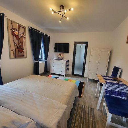 Pensiunea Casa Dacilor Podeni Buitenkant foto